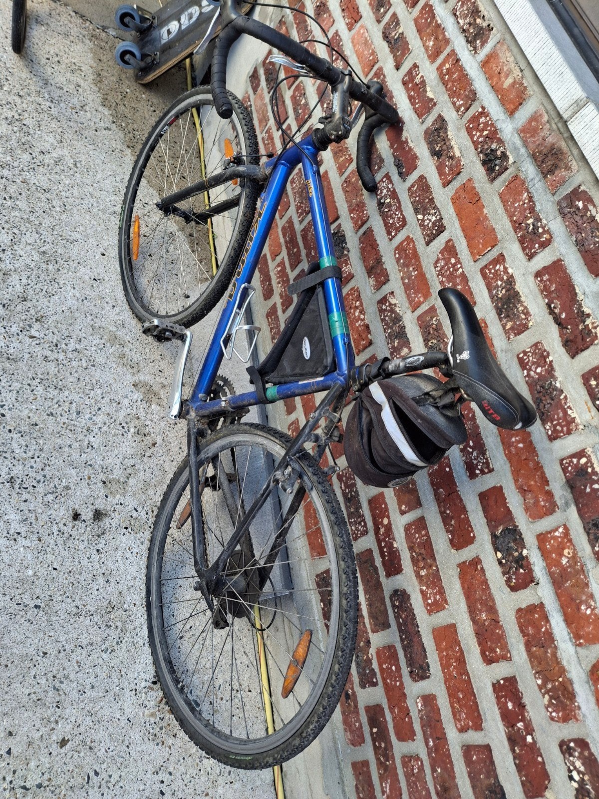 Vélos à réparer, Enlèvement