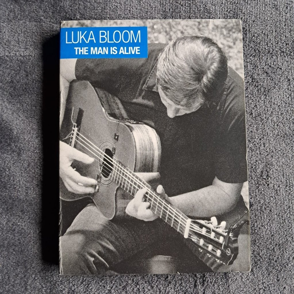 CD + 2x DVD Luka Bloom - The Man Is Alive, CD & DVD, CD | Rock, Enlèvement ou Envoi, Utilisé, Chanteur-compositeur