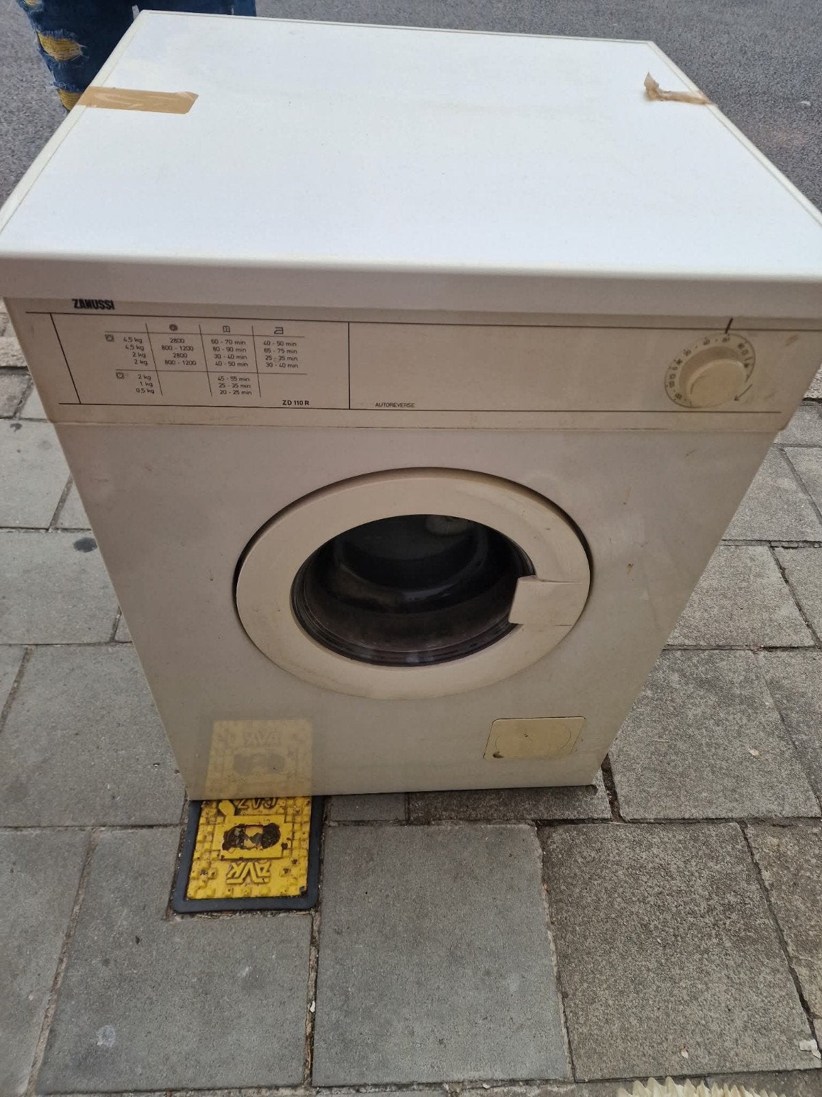séchoir évacuation 5kg zanussi fonctionne bien ., 4 à 6 kg, Enlèvement, Utilisé, 85 à 90 cm