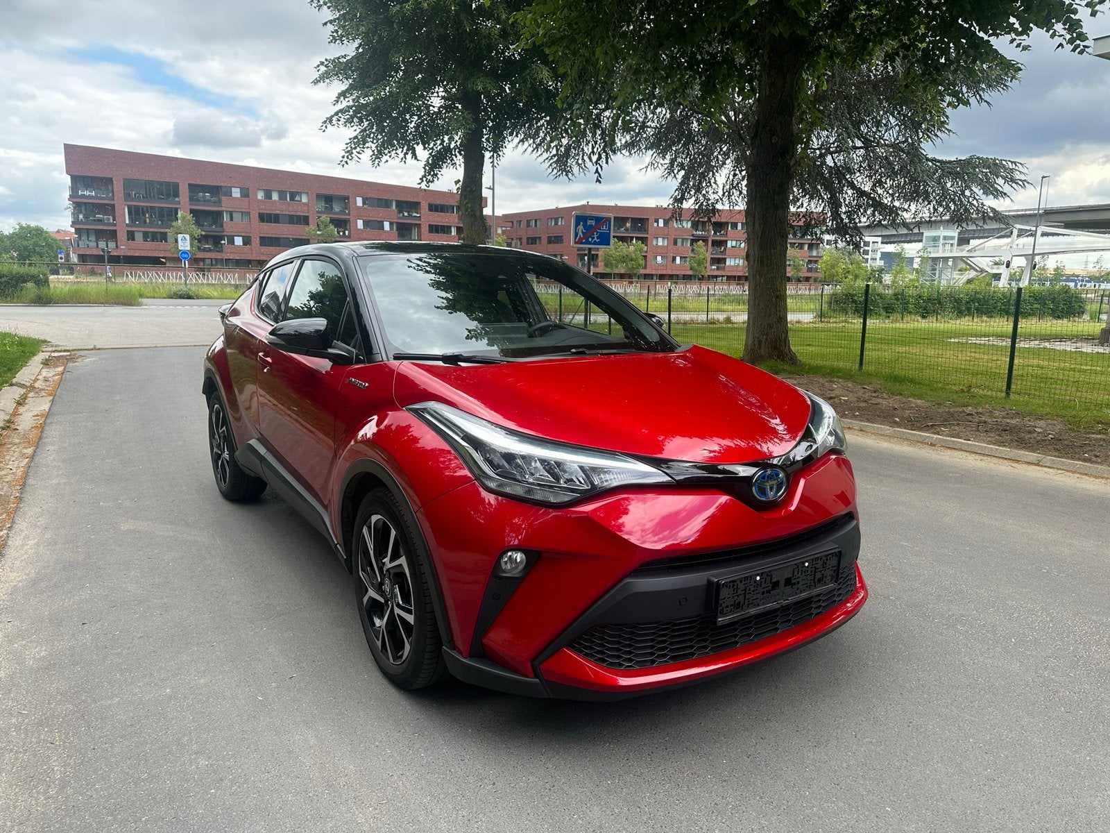 TOYOTA CH-R • 35.000KM • HYBRIDE • SERVICE TOYOTA •, Rouge, Achat, Euro 6, Entreprise