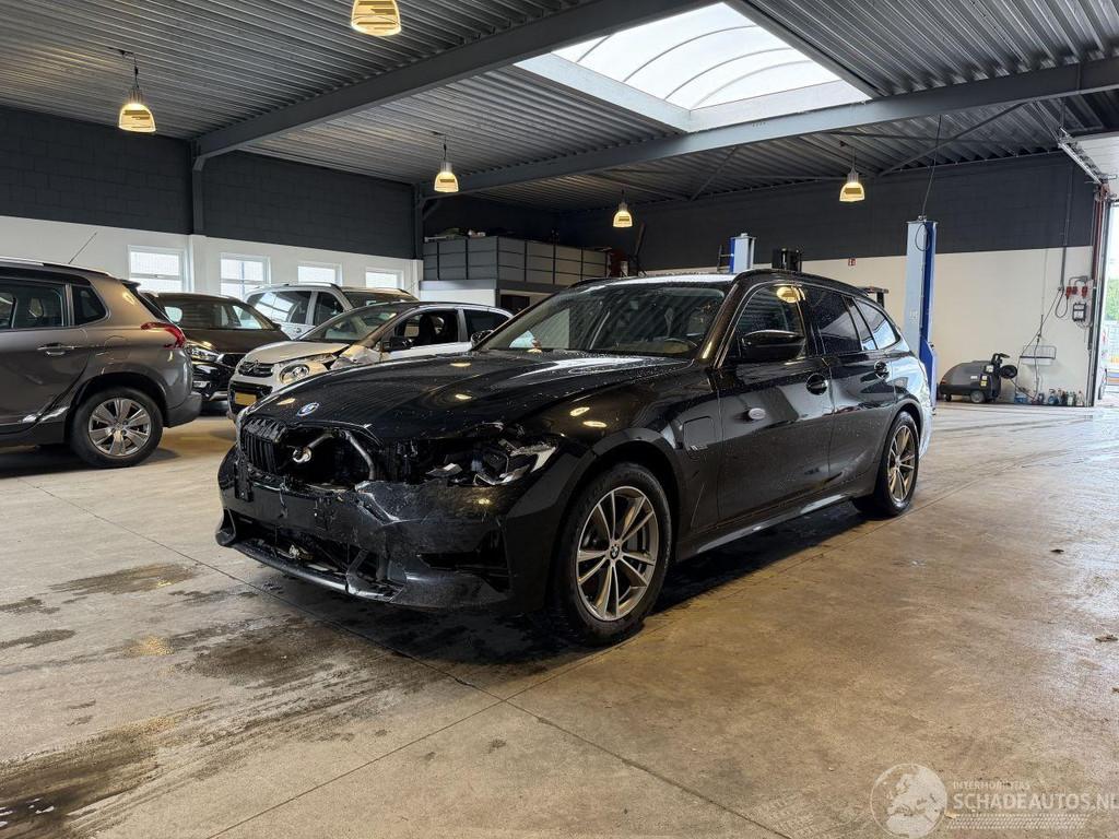 BMW 3-serie 330e Business Edition Plus BTW! (bj 2021), Automaat, 1998 cc, Zwart, Break