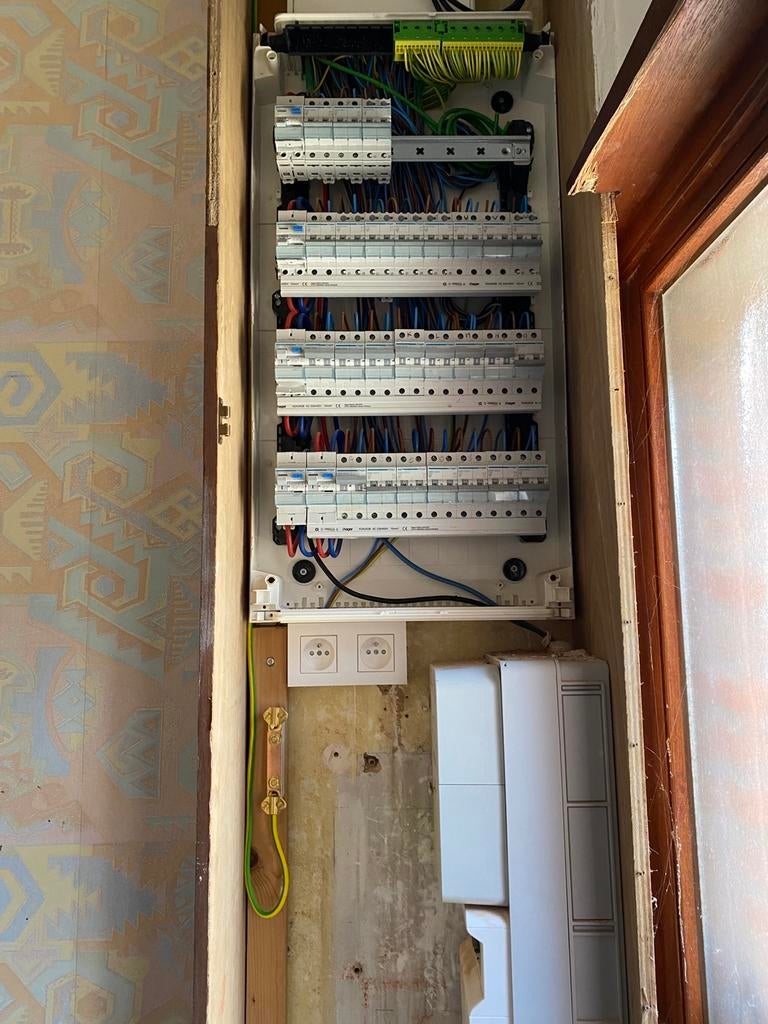 Erkend Elektricien voor al uw Elektriciteitswerken, Diensten en Vakmensen, 24-uursservice