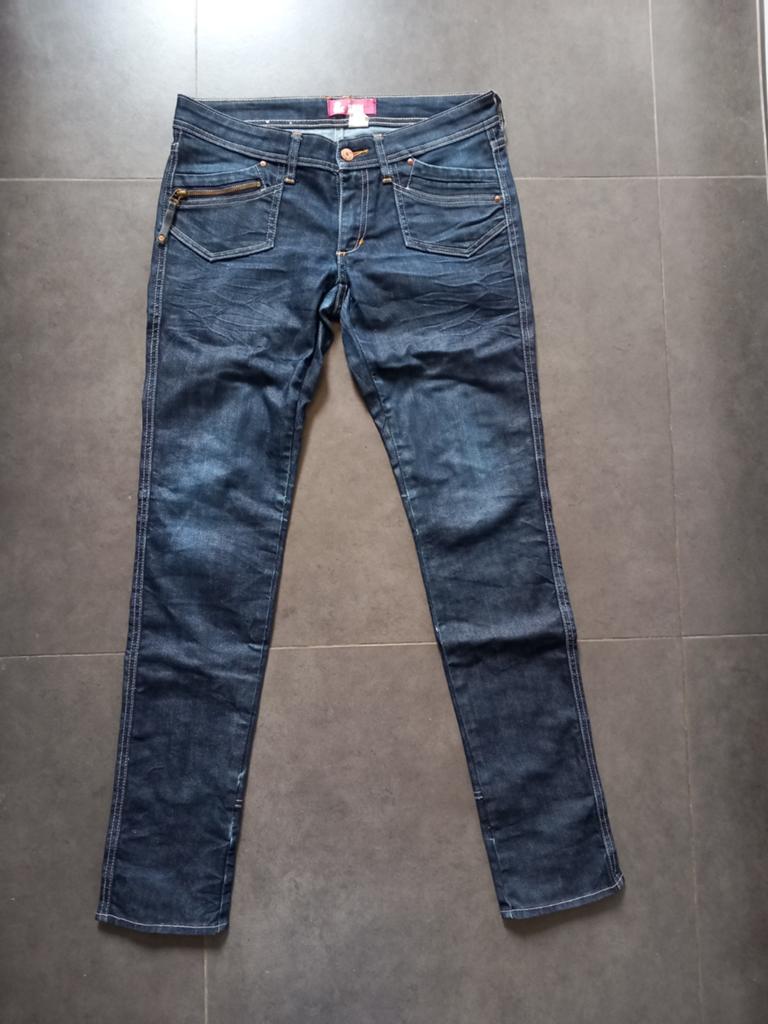 Stoere jeans - 🎀 - W30 L34 -> 2€, Kleding | Dames, Spijkerbroeken en Jeans, Ophalen, Blauw, Gedragen, &