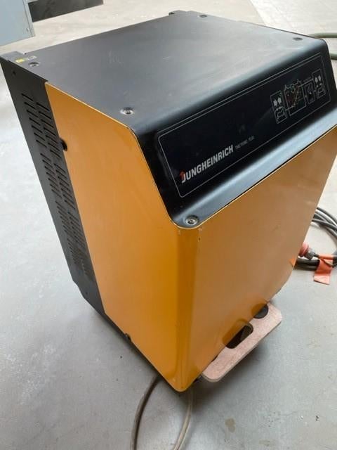 ACCU lader batterijlader Jungheinrich  D 400 V G24V/70A, Ophalen, Stapelaar, JUNGHEINRICH