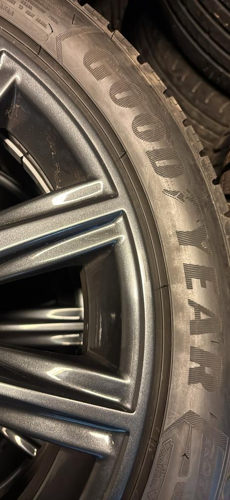 Bmw velgen met winterbanden 245/45r18  merk goodyear runflat, Ophalen, BMW