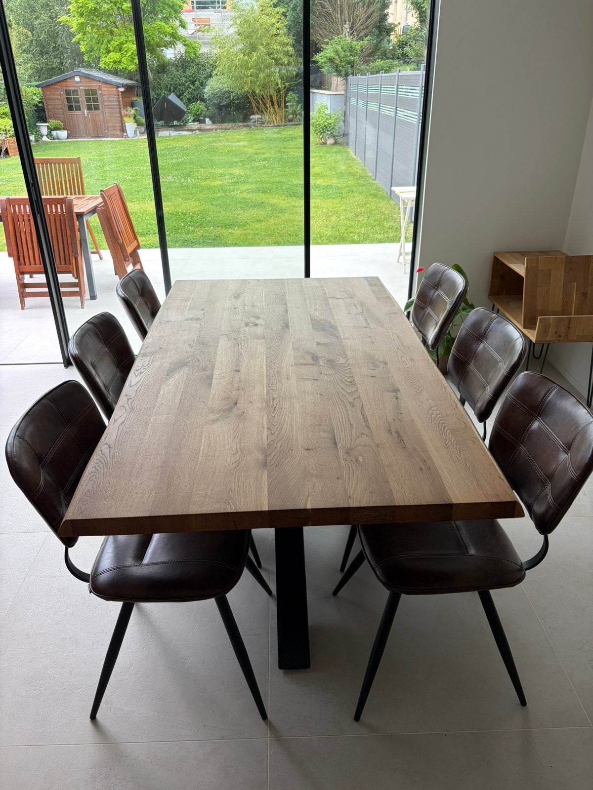 Table en chêne brut pied en métal de chez sentier du monde, Huis en Inrichting, Ophalen, Gebruikt, 6 tot 8 stoelen