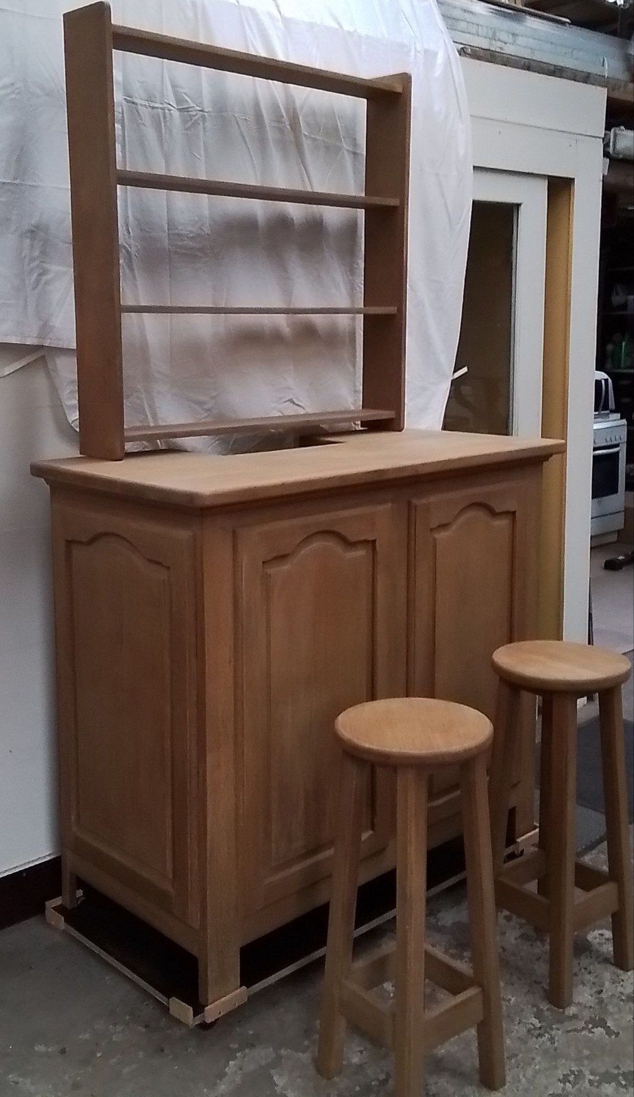 un bar et 4 tabourets en chêne