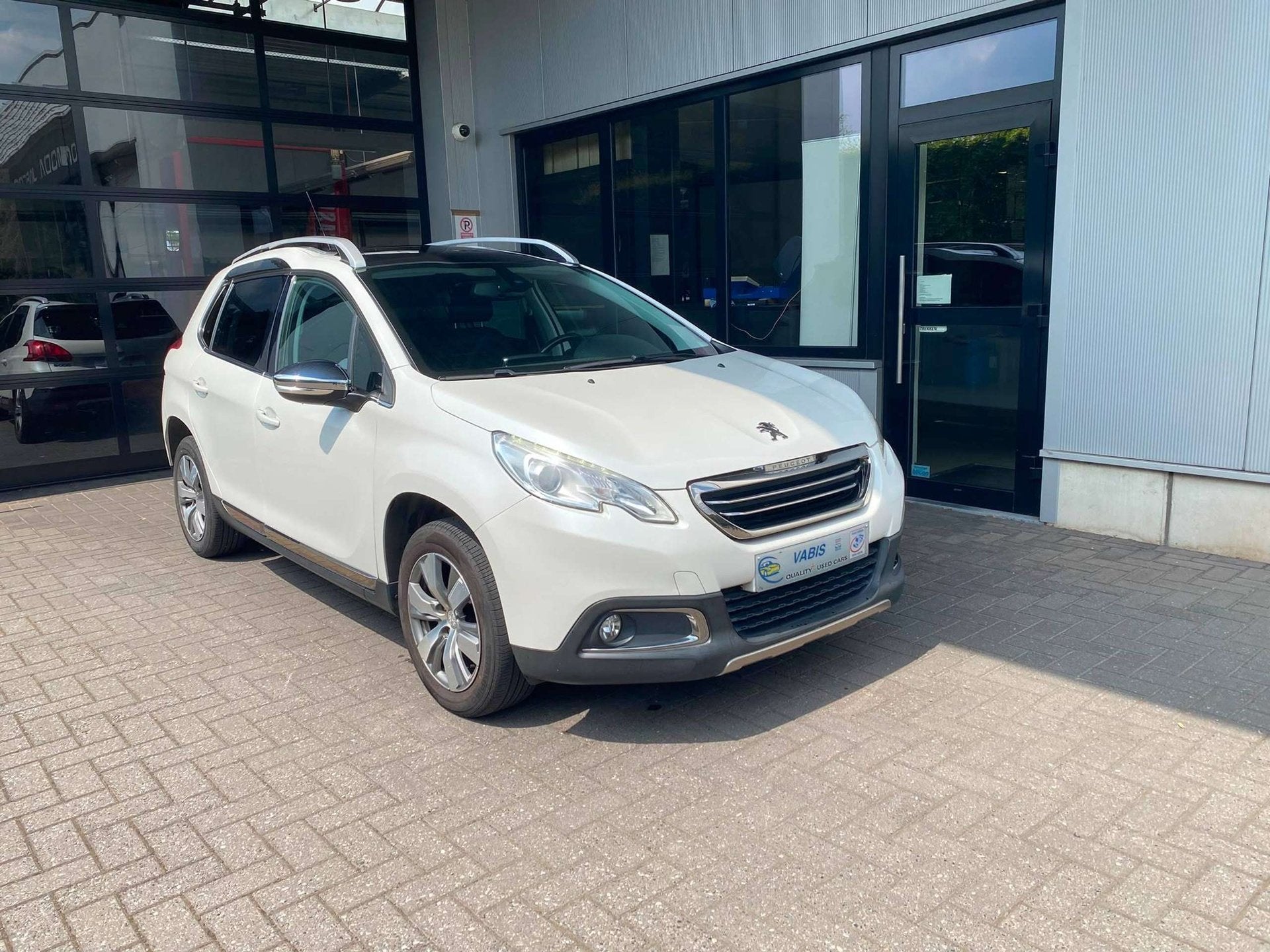 Peugeot 2008 2008 1.2i PureTech Airco/Navi/.. 12 maanden gar, Stof, Gebruikt, 1199 cc, Wit