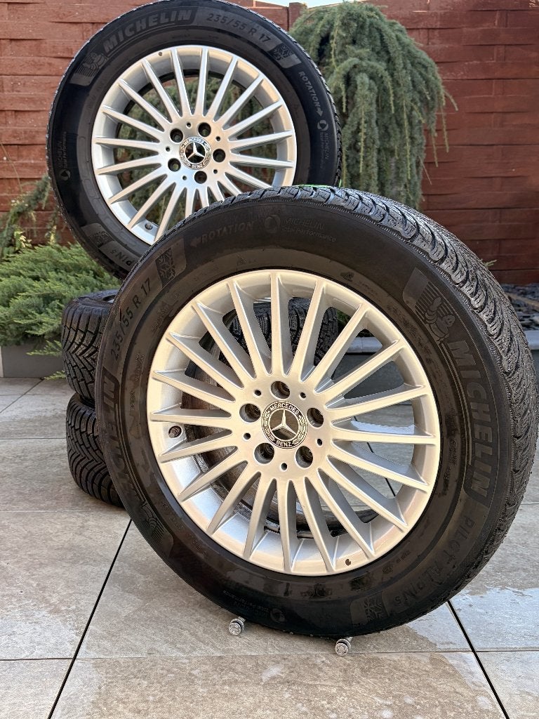 Original 17" Mercedes Classe V Vito EQV 235 55 R17 Jantes, Autos : Pièces & Accessoires, Pneus et Jantes, Pneus hiver, Véhicule utilitaire