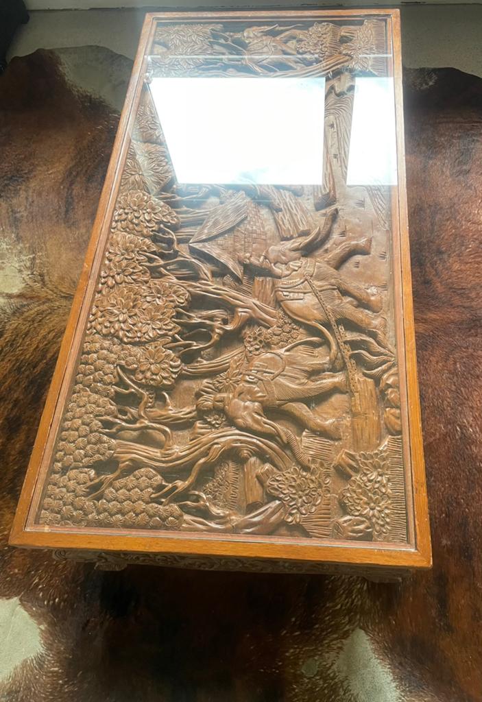 Handcarved houten tafel, Enlèvement, Comme neuf, Verre