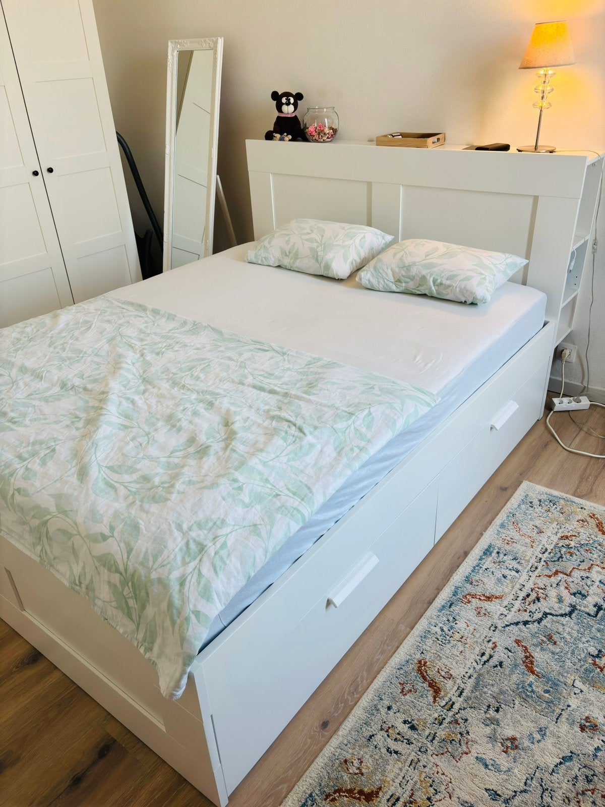 Ikea Bed, Huis en Inrichting, Ophalen, Zo goed als nieuw, Tweepersoons, Modern