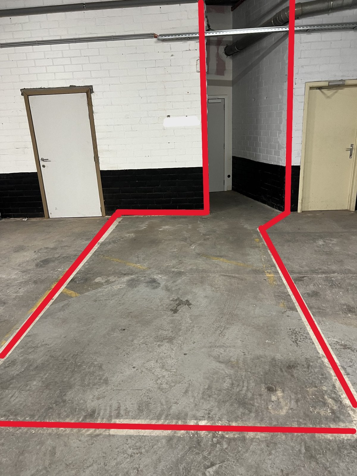Staanplaats + berging, Immo, Garages en Parkeerplaatsen