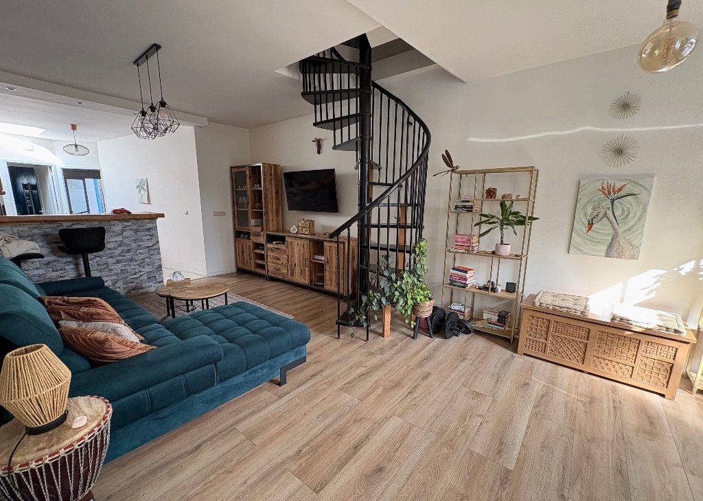 HUIS TE KOOP WETTEREN, Tot 200 m², 3 kamers, Tussenwoning, 98 m²