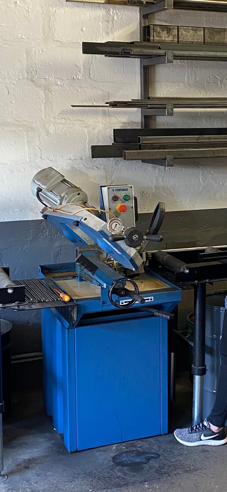 Scie Contimac BS210 avec 2 convoyeurs 1000mm, Doe-het-zelf en Bouw, Ophalen, Zo goed als nieuw