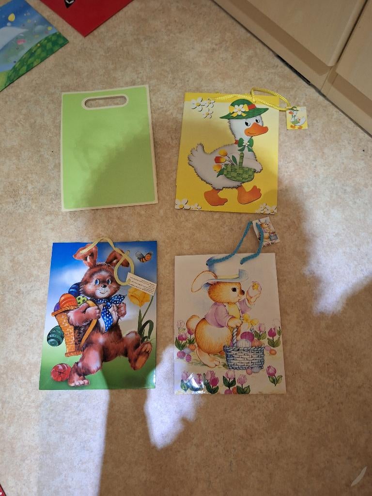 nieuwe cadeau verpakkingen zakjes, enveloppen enz pasen .., Enlèvement ou Envoi, Neuf