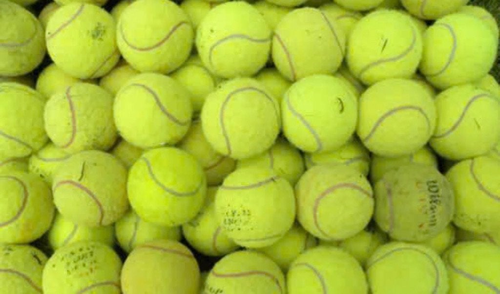Gratis - Gebruikte tennisballen 100 stuks, Enlèvement ou Envoi, Utilisé, Balles, Autres marques