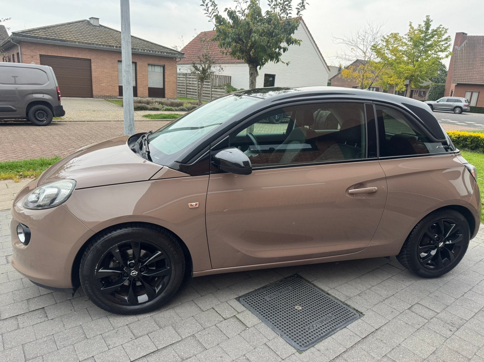 Opel Adam benzine, Auto's, Voorwielaandrijving, https://public.car-pass.be/vhr/ba04a304-1d29-4ce2-885f-ef98429aa348, Zwart, 4 cilinders