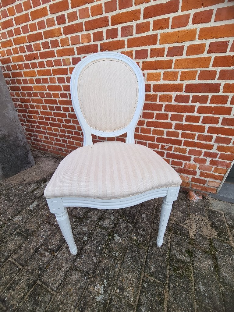 Landeljke eetkamerstoelen, Ophalen