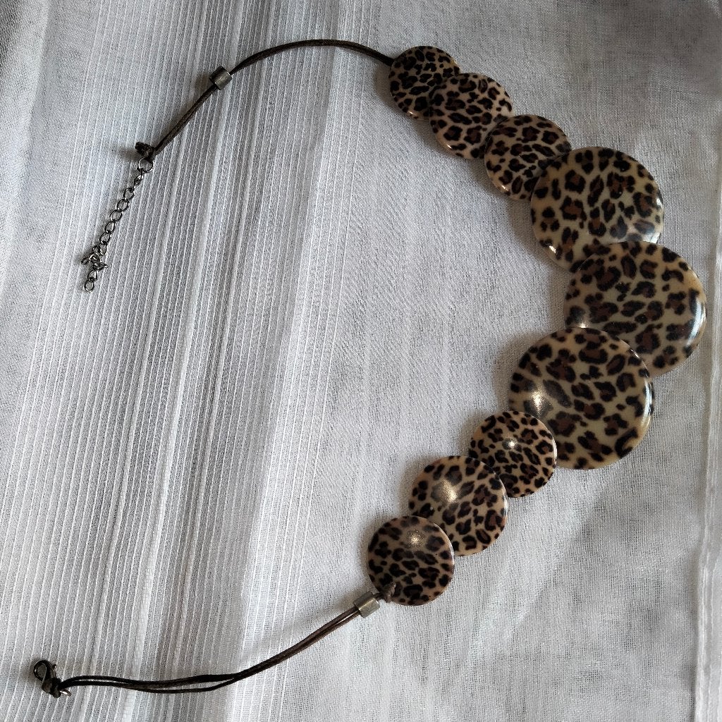 Collier, Handtassen en Accessoires, Kettingen, Ophalen, Gebruikt, Bruin, Kunststof