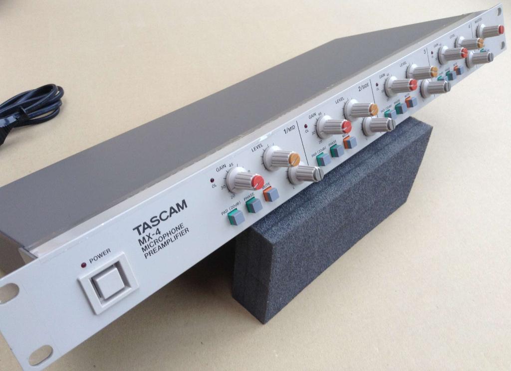 TASCAM MX4, Musique & Instruments, Tables de mixage, Comme neuf, Moins de 5 canaux, Entrée micro, Enlèvement ou Envoi