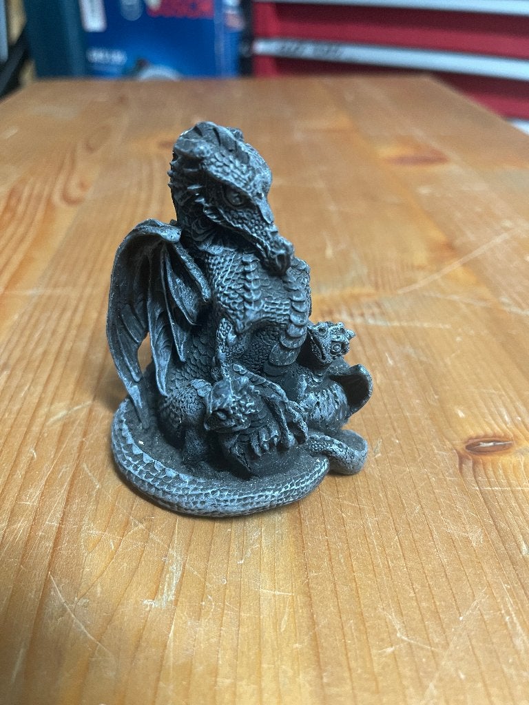 Figurine dragon noir avec bébé dragon, Enlèvement, Comme neuf, Fantasy