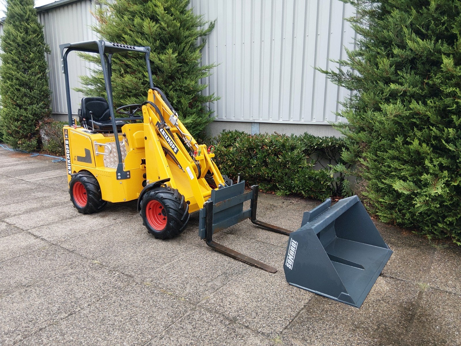 Knikmops 95 56uur!
Bouwjaar 2023
56 uur
Nieuwstaat 
Bak+vor, Zakelijke goederen, Machines en Bouw | Kranen en Graafmachines, Ophalen