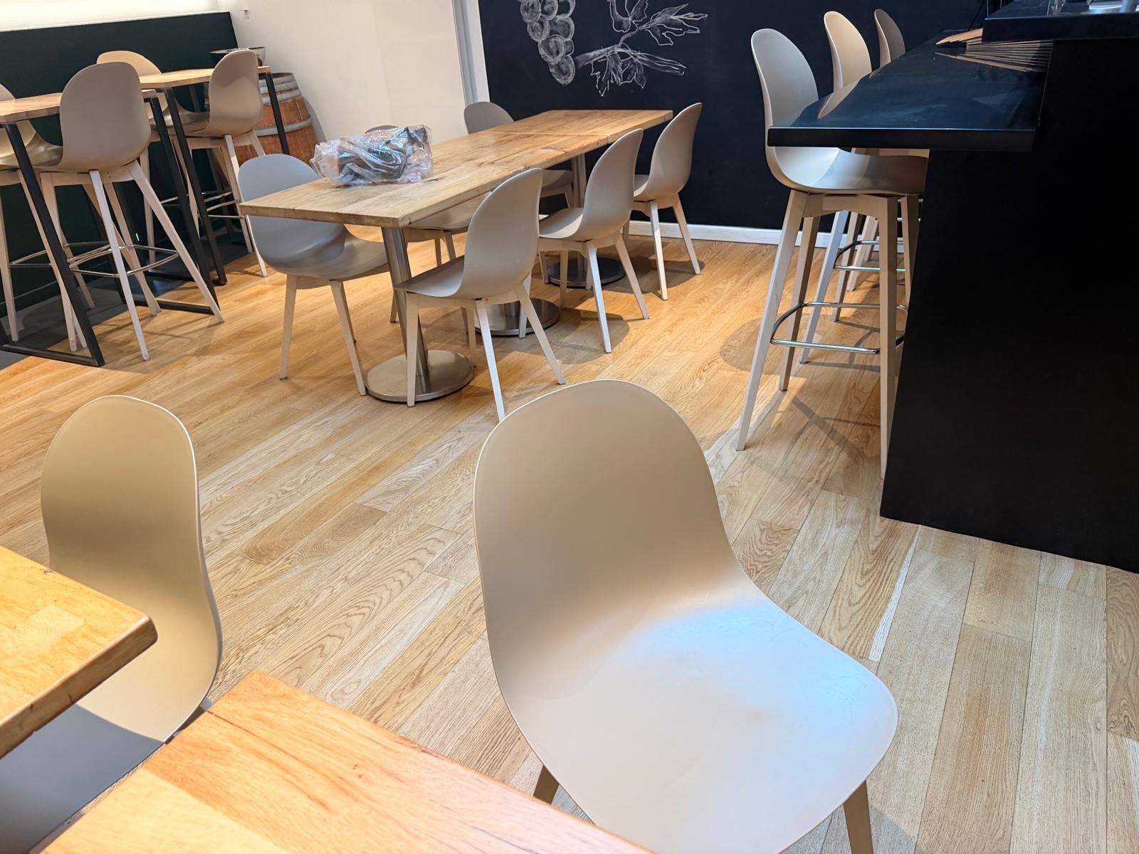 Chaises resto, Immo, Appartements & Studios à louer