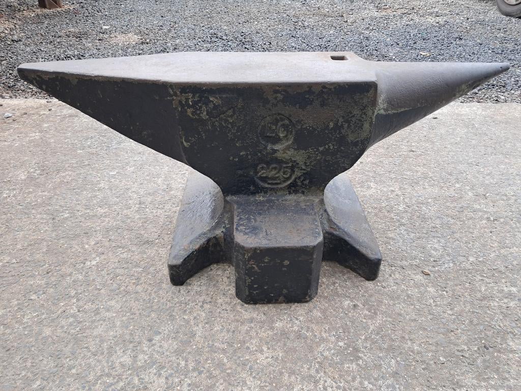 Perfect aambeeld met stuik 225kg, Ophalen