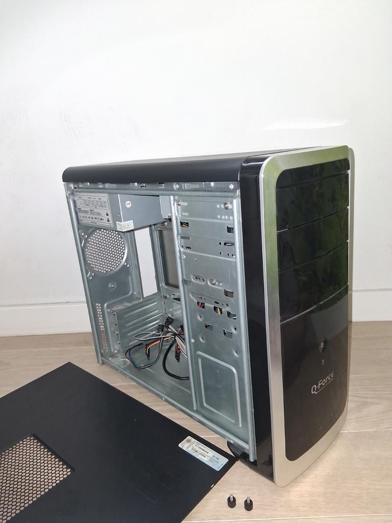 Qforce computerbehuizing, Computers en Software, Ophalen, Zo goed als nieuw