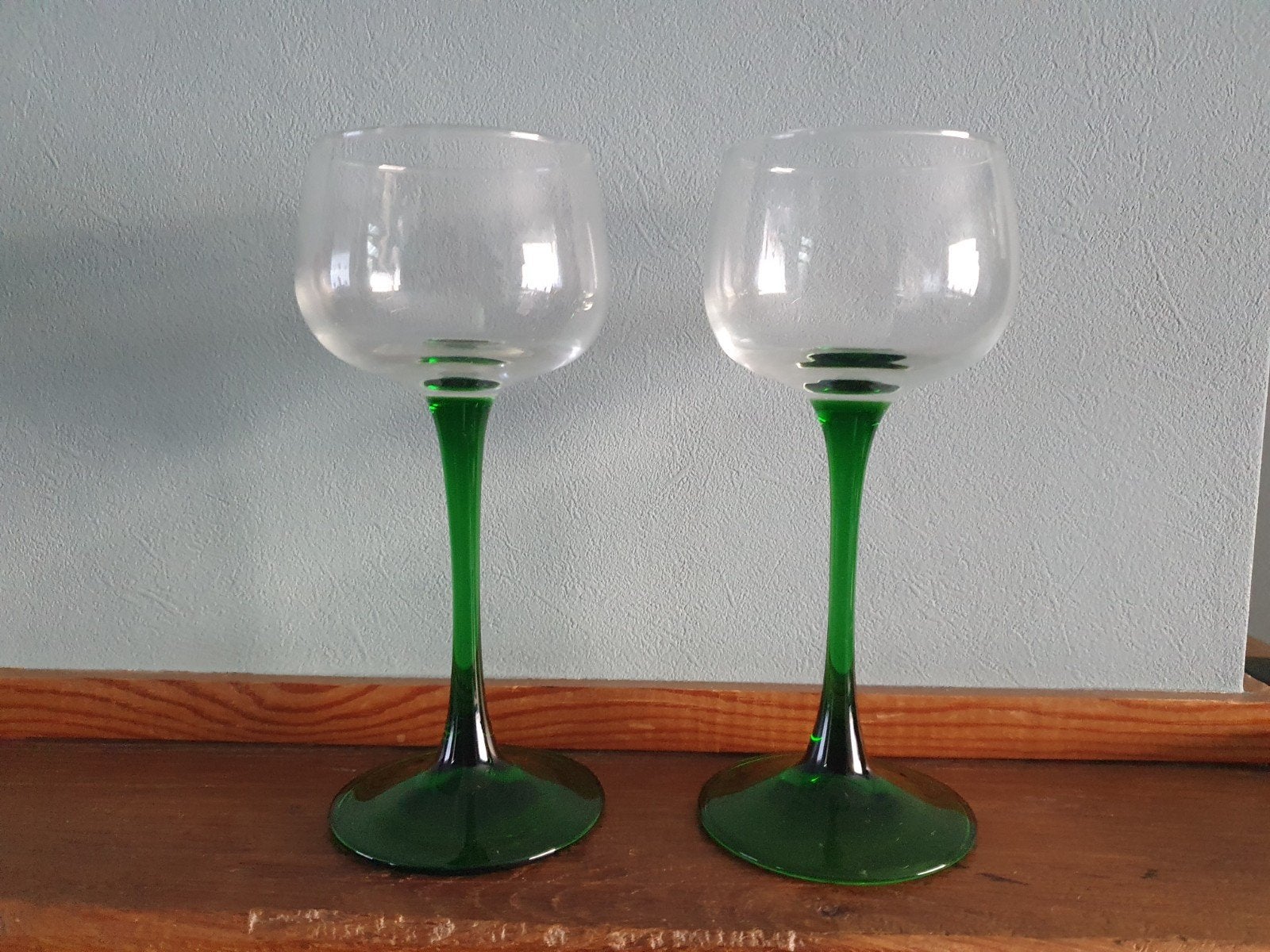 11 witte wijn glazen met groene voet, Verzamelen, Ophalen of Verzenden, Zo goed als nieuw, Overige typen