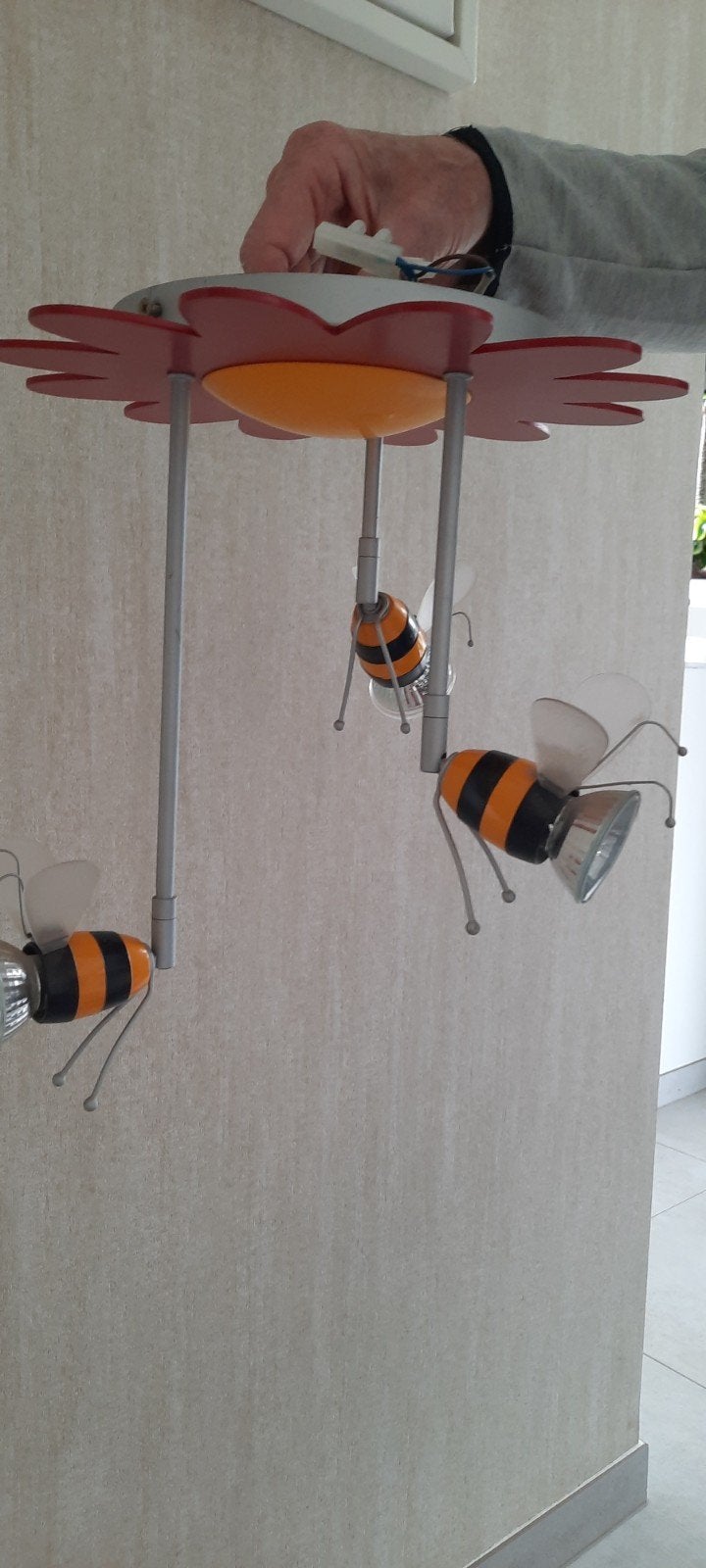 plafonnier pour chambre d'enfant, Enlèvement