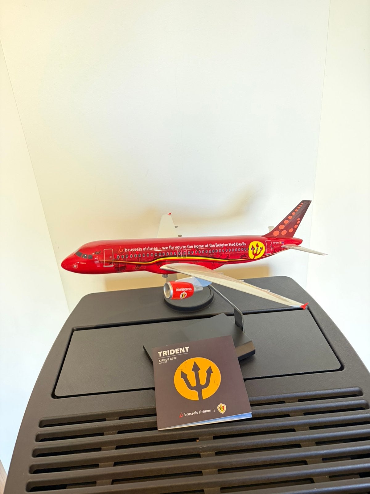Brussels Airlines 1:100 rode duivels 1, Collections, Enlèvement, Comme neuf