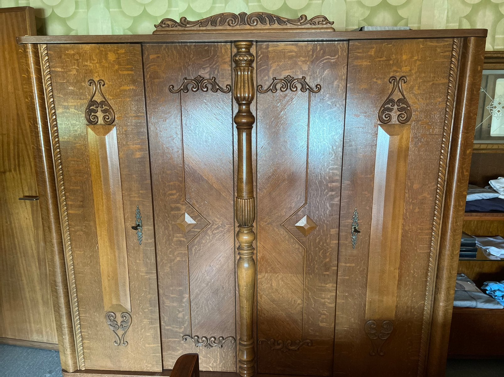 Armoire ancienne en bois, Enlèvement