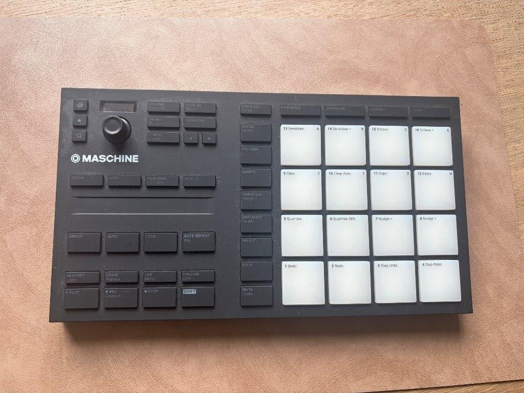Native Instruments Maschine Mikro MK3, Muziek en Instrumenten, Midi-apparatuur, Ophalen of Verzenden, Zo goed als nieuw