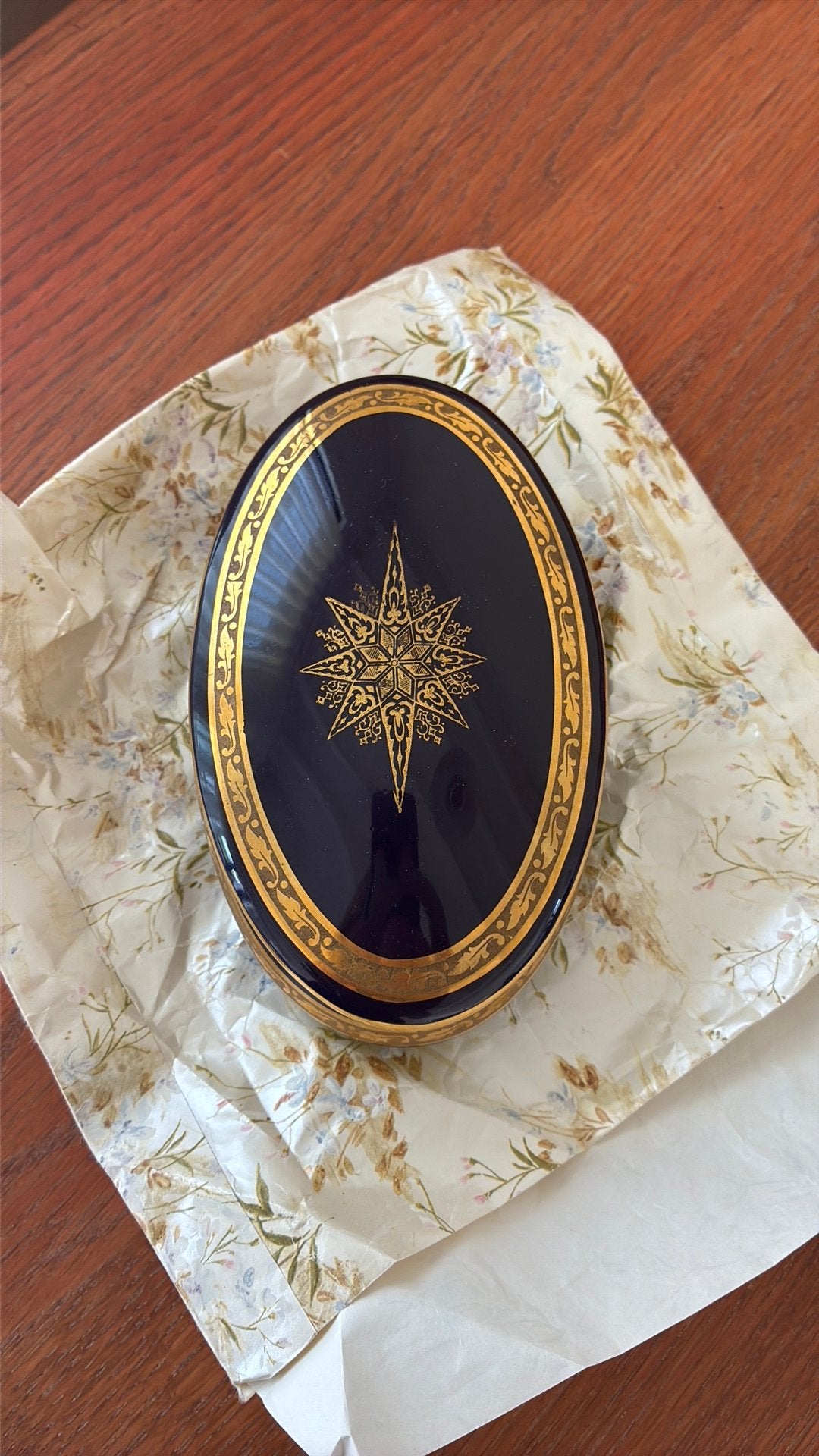 Boîte en porcelaine de Limoges (bonbonnière), Enlèvement