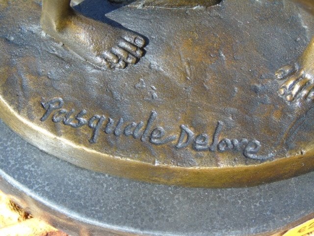 Zoenende naakte vrouwen, gesigneerd brons, DELORE, Ophalen of Verzenden, Brons