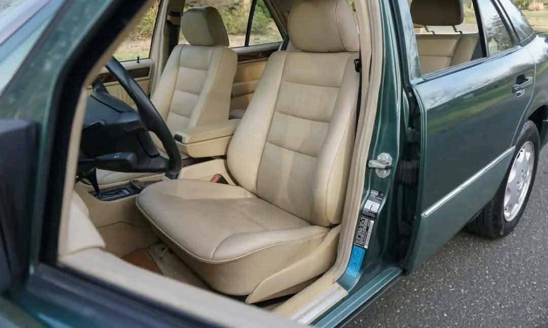 Mercedes Benz de E 220d 1994, Auto's, Automaat, 4 deurs, Achterwielaandrijving, Beige