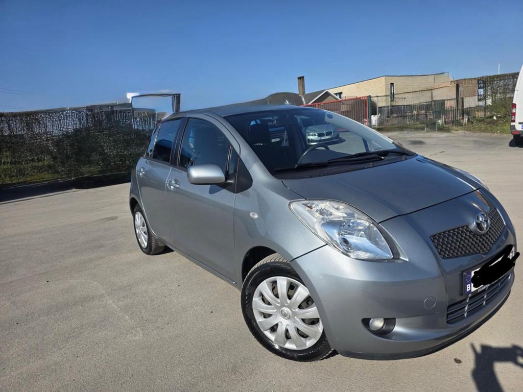 Toyota Yaris 1.3 Benzine Automatik, Auto's, Automaat, Stof, 4 cilinders, Bedrijf