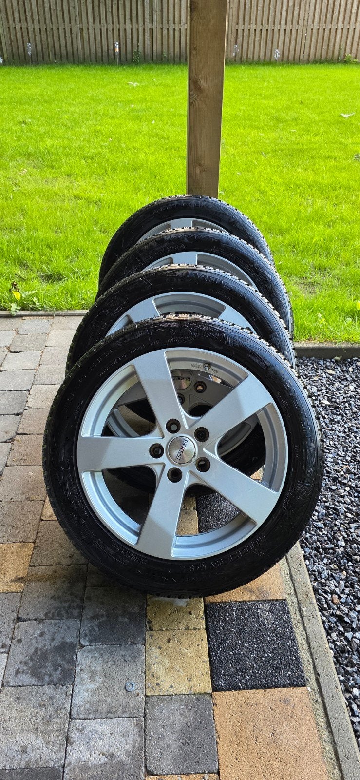 Zeer goede velgen met winterbanden. 205/55 R 17, Ophalen, Winterbanden, Velg(en)