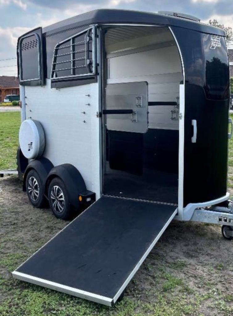 Ifor williams HBX 506  Van 08/2023 in nieuwstaat, Ophalen, Zo goed als nieuw, Aluminium, 2-paards trailer