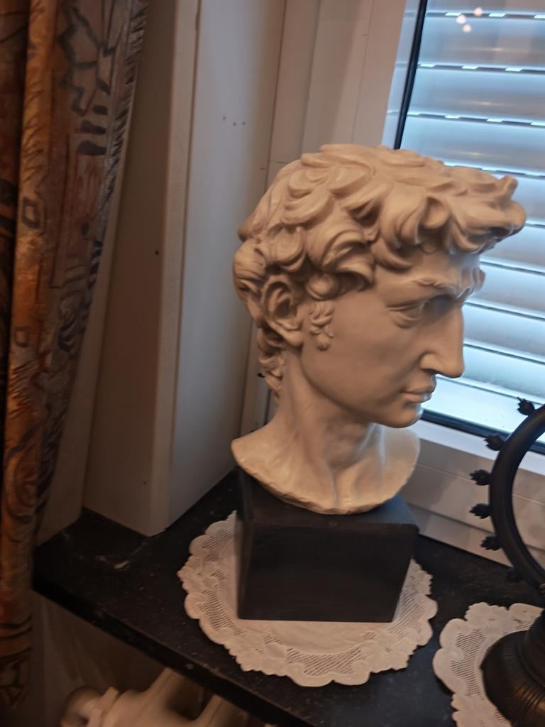 Antieke buste, Ophalen