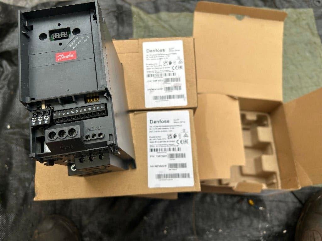 4x Danfoss frequentie regelaar VLT FC51 0,75kW NIEUW, Hobby en Vrije tijd, Elektronica-componenten, Ophalen of Verzenden, Nieuw