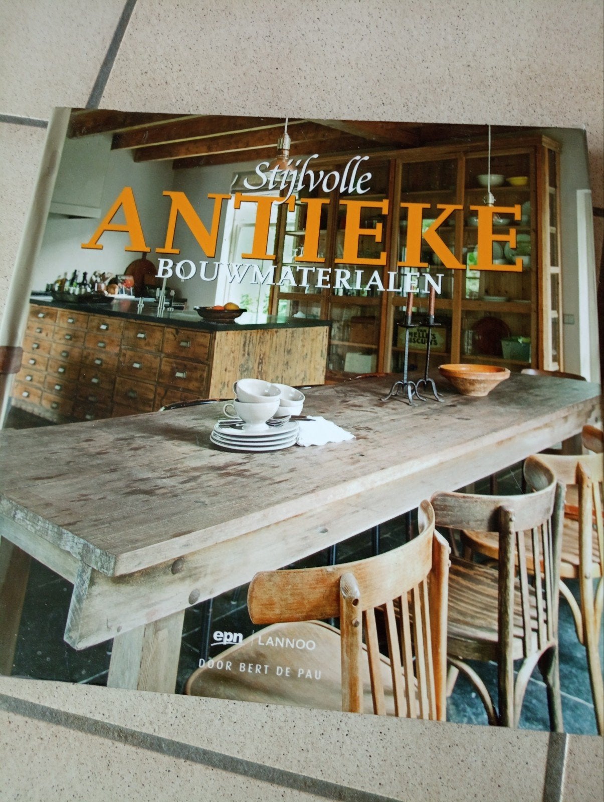 interieur boek stijlvolle antieke bouwmaterialen, Ophalen