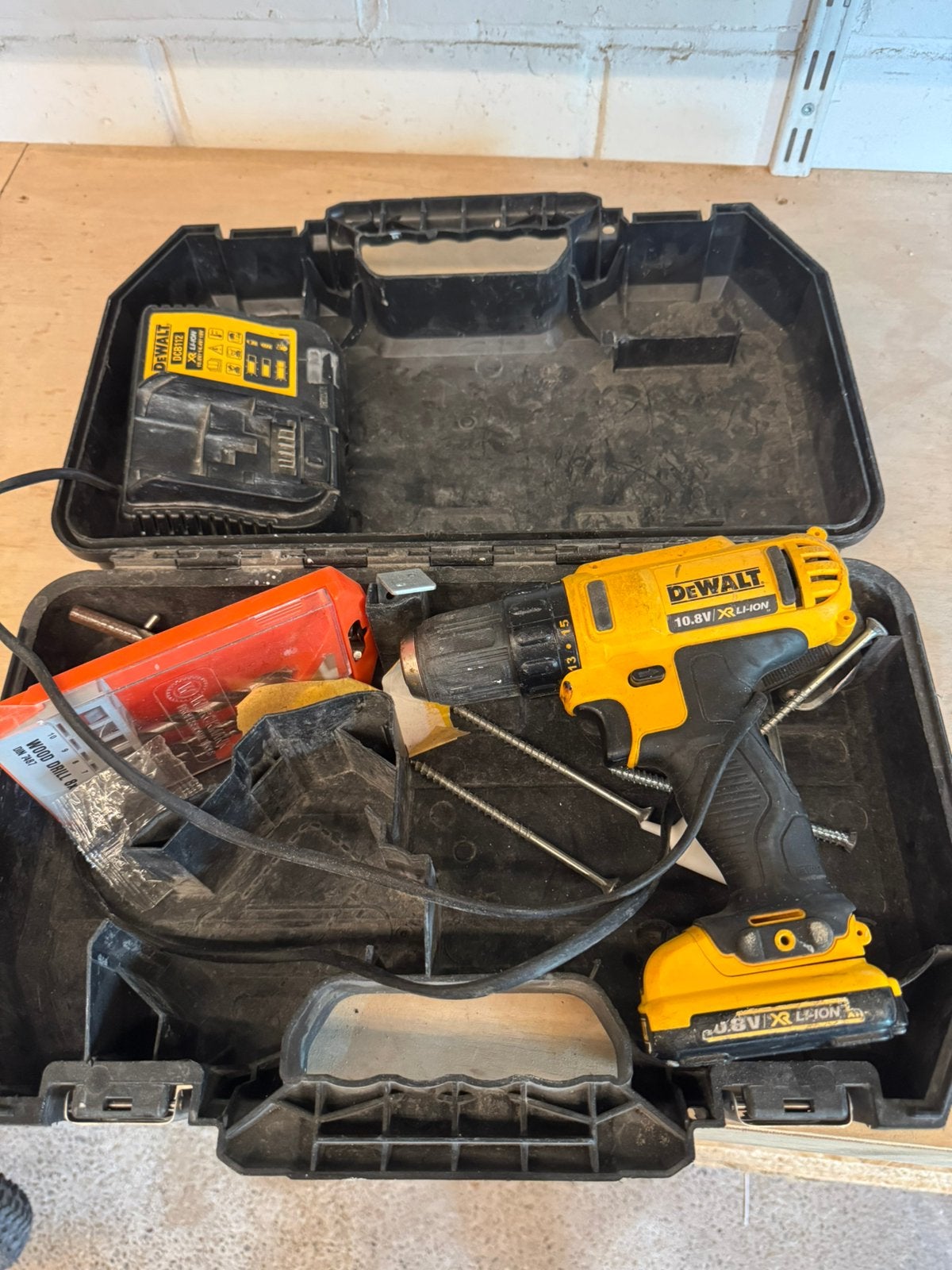 Perceuse-visseuse DeWALT 10,8V XR Li-Ion à vendre, Doe-het-zelf en Bouw, Gereedschap | Schuurmachines, Ophalen, Zo goed als nieuw