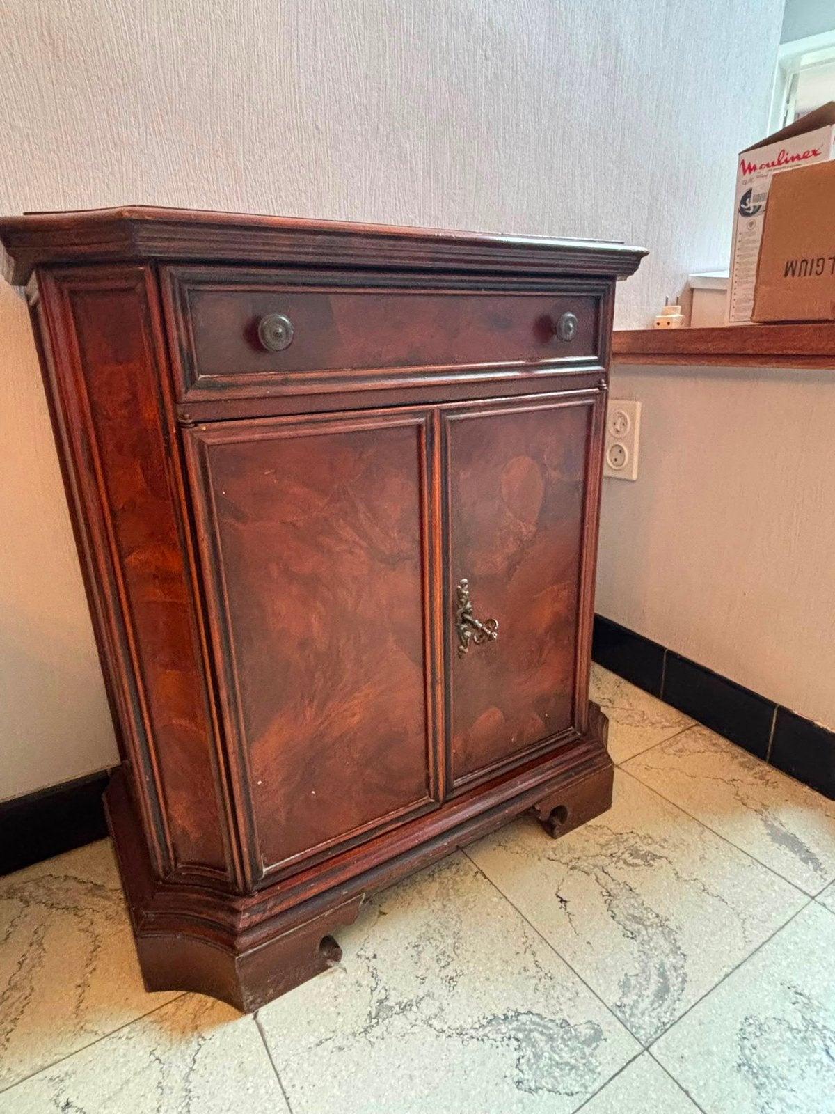 Kast, Ophalen, Gebruikt, Met lade(s), Minder dan 150 cm