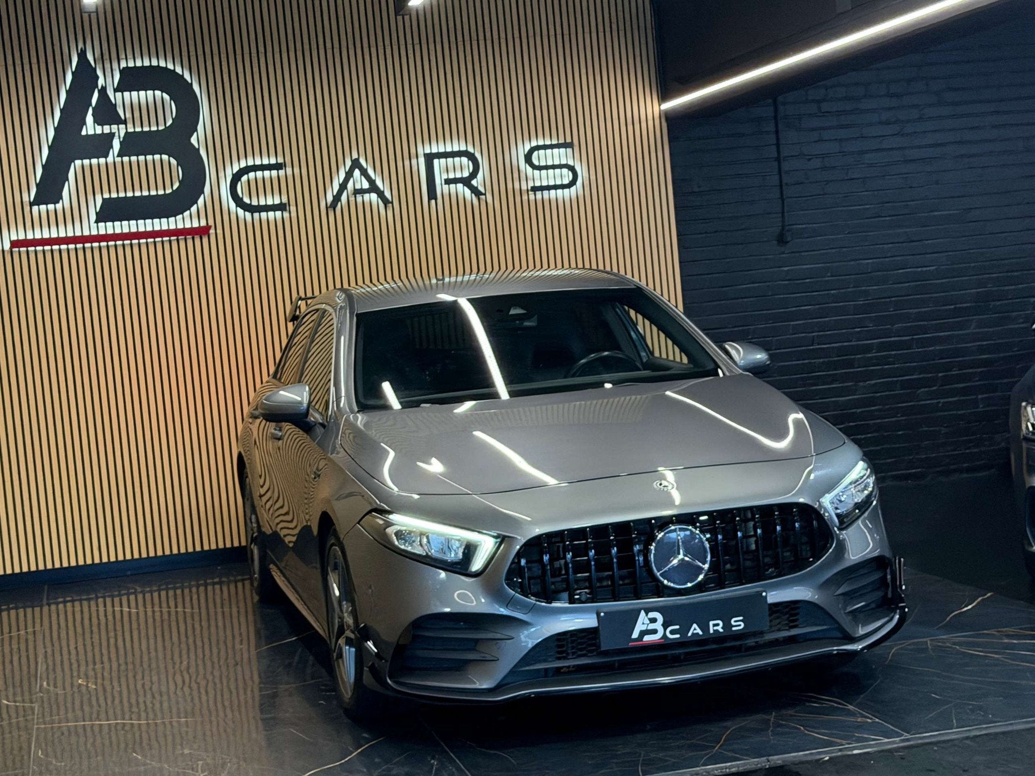 Mercedes-Benz A-Klasse 180 PACK AMG LOOK45 * GARANTIE 12 MOI, Autos, Euro 6, Entreprise, 116 ch, Noir