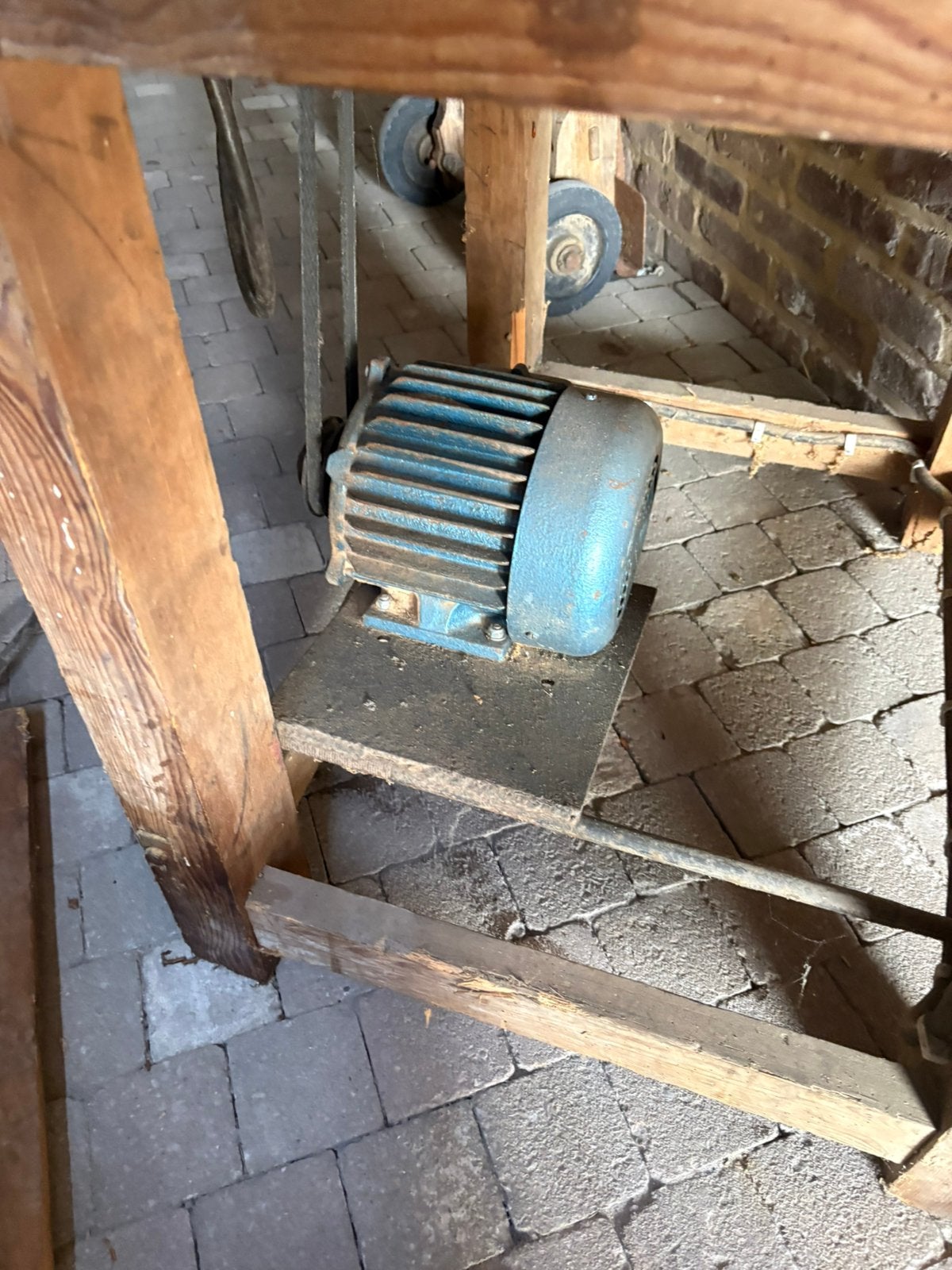 Zaagtafel voor brandhout op 380 bolt, Ophalen, Gebruikt