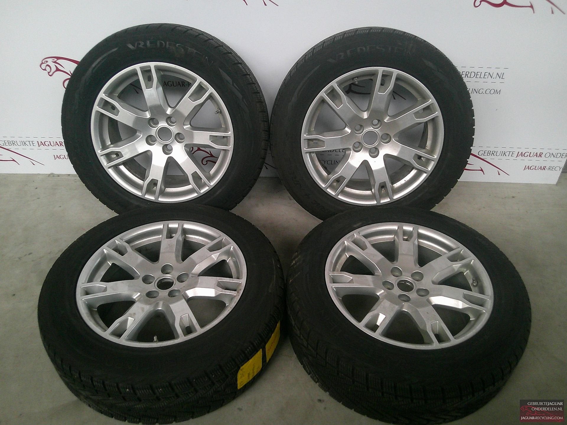18″ Evoque velgen set met Vredestein Winter 4 Extreme, Auto-onderdelen, Banden en Velgen, Gebruikt, Velg(en), -, -