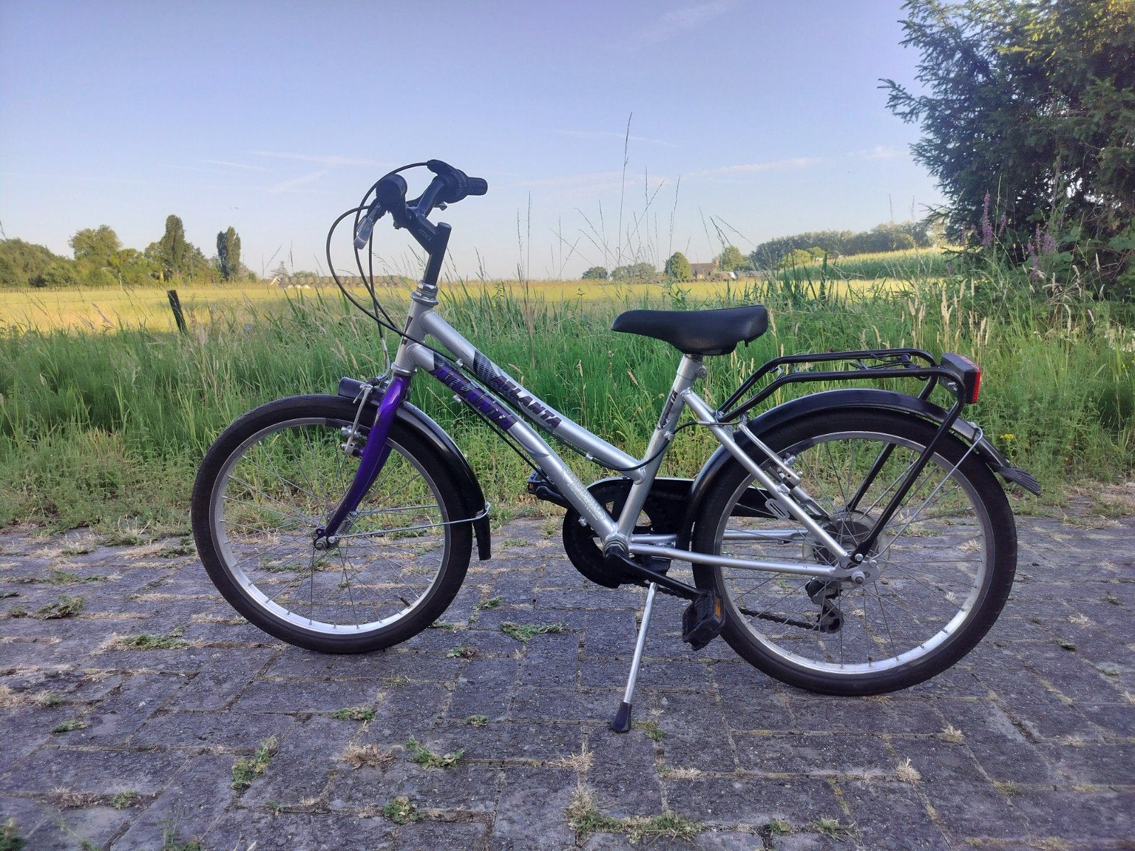 nette Atlanta kinderfiets. Een stevige en betrouwbare fiets, Enlèvement, Vitesses