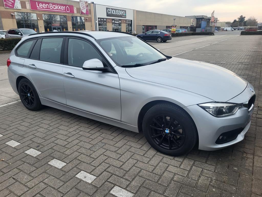 Je vends une BMW en bon etat et bien entretenue., Autos, Argent ou Gris, Achat, Euro 6, Noir